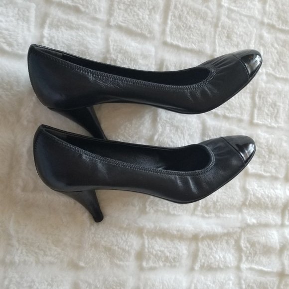 Prada Black Heels with Round Toe - Picture 4 of 10